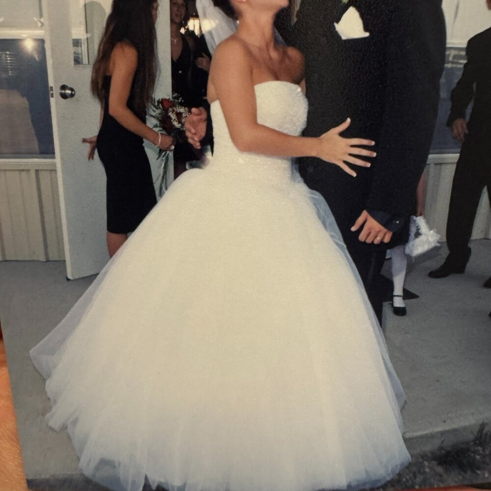 Size 8 Oleg Cassini Wedding Dress